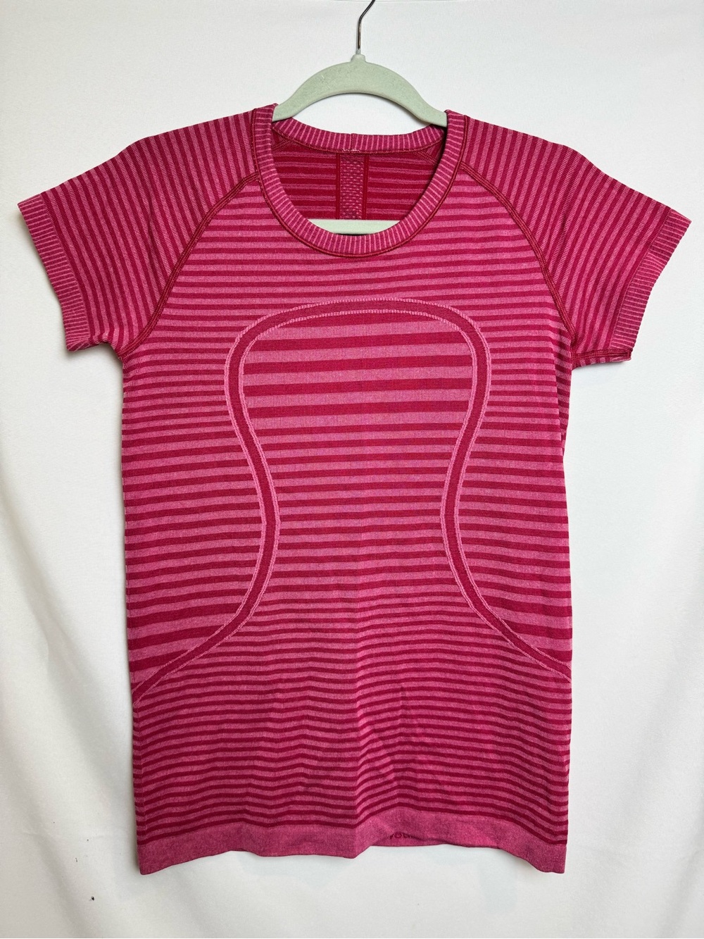 LULULEMON Run Swiftly Heatherrd Berry Rumble Strip Short Sleeve Top Size 8